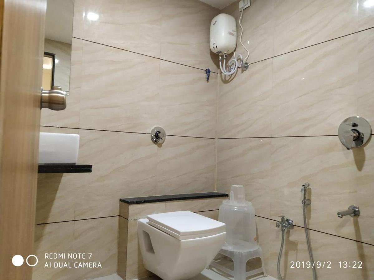 Hotel Krishna Palace Ānand Екстериор снимка