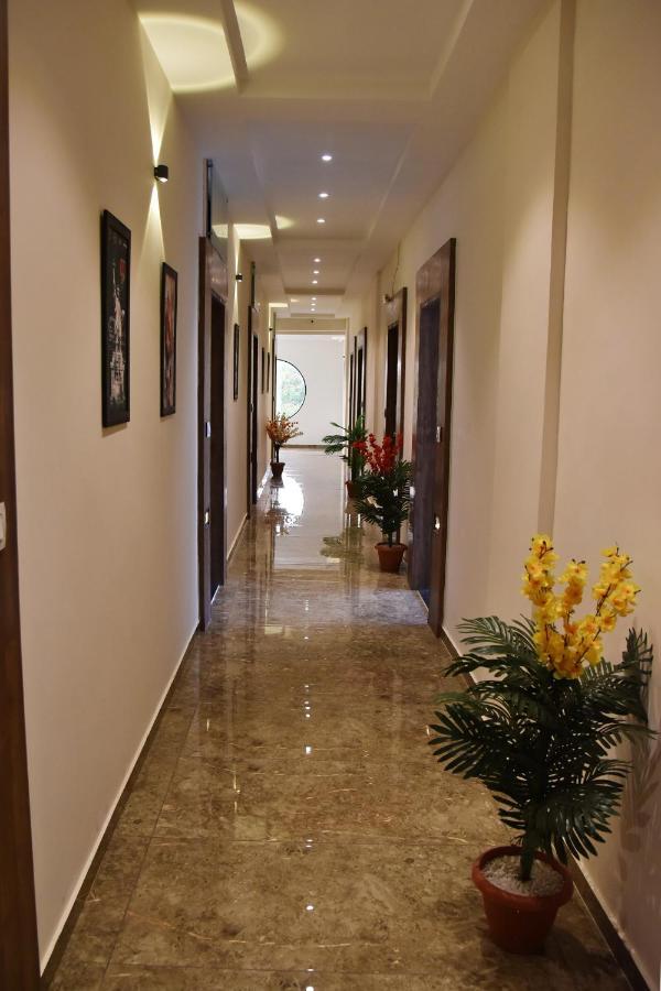 Hotel Krishna Palace Ānand Екстериор снимка