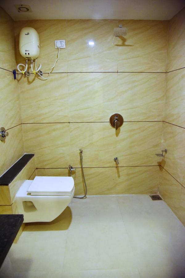 Hotel Krishna Palace Ānand Екстериор снимка